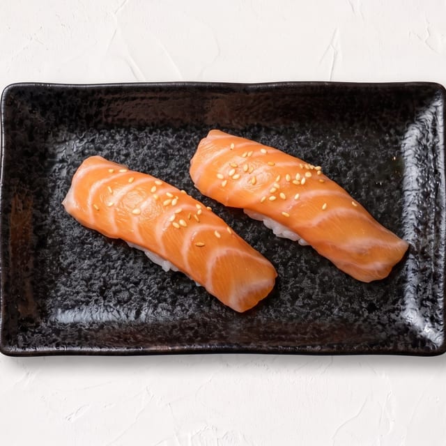 Salmon / Sake Nigiri.
